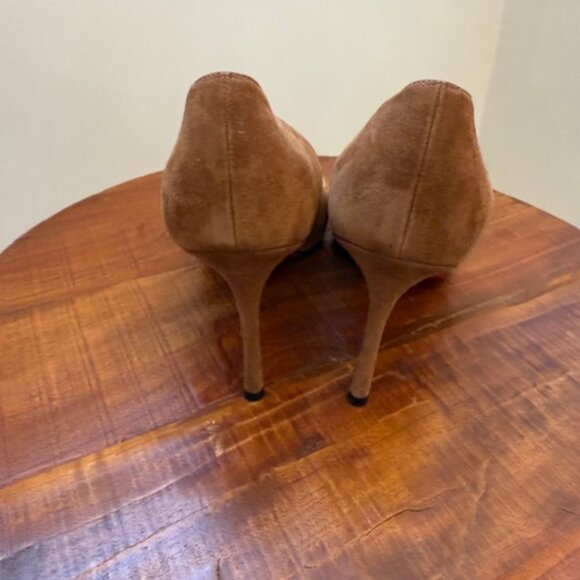 Christian Louboutin Suede Camel Pump - Picture 2 of 3
